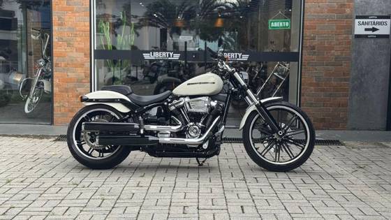 HARLEY-DAVIDSON SOFTAIL BREAKOUT 114 